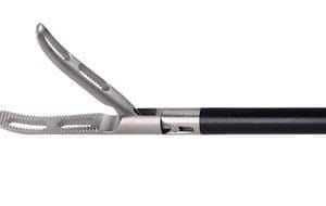 LOCAÇÃO Pinça Apreensão Atraumática Fenestrada Curva 5mm Diam. 33cm. Compr.